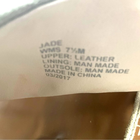 Kenneth Cole New York Tan Sandals with Modern Cut-Out Design - Picture 8 of 10